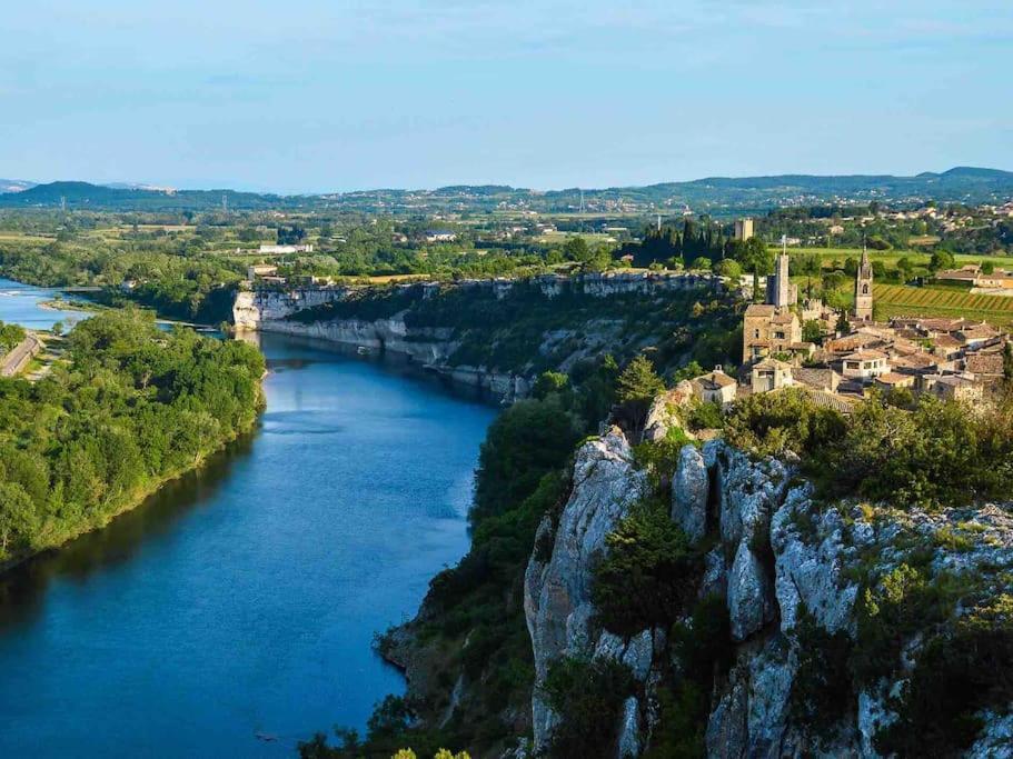 Appartement Neuf Avec Spa Saint-Martin-dʼArdèche Exteriér fotografie